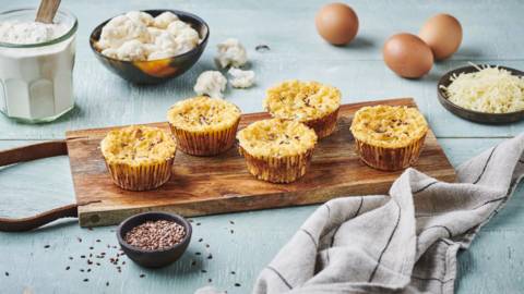 Muffins chou-fleur, emmental et graines de lin