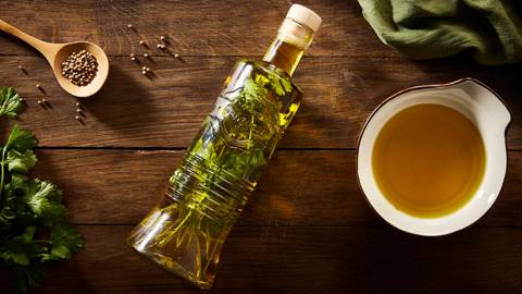 Huile d'olive aromatisée à la coriandre