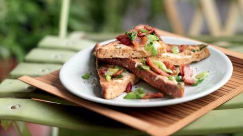 Toasts au bacon et fromage