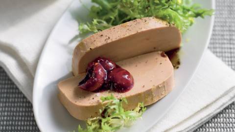 Foie gras et sauce aux cerises