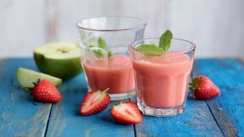 Smoothie pomme-fraise-menthe