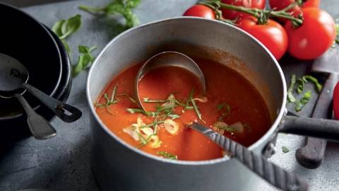 Soupe à la tomate et basilic