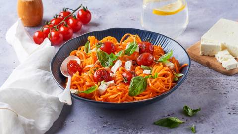Spaghettis de carottes et tomates cerise rôties