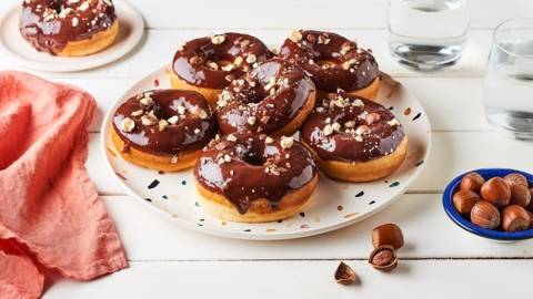 Donuts vanille et glaçage chocolat