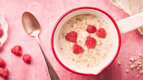 Porridge au yaourt et aux framboises