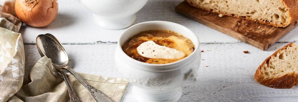 Soupe à l'oignon et crème de parmesan