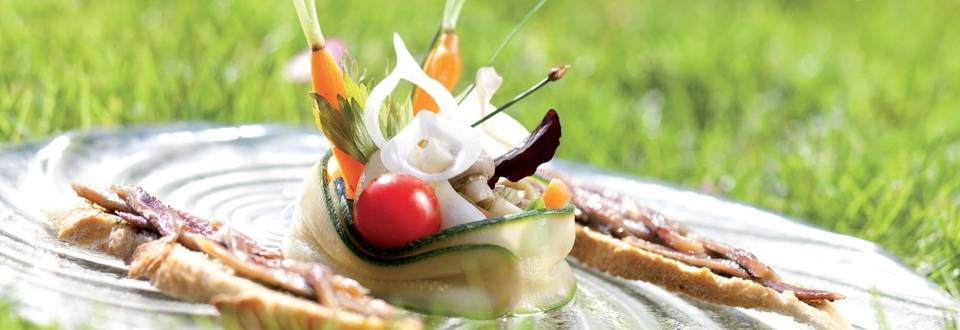 Méli-mélo de légumes à la grecque et tartines d’anchois