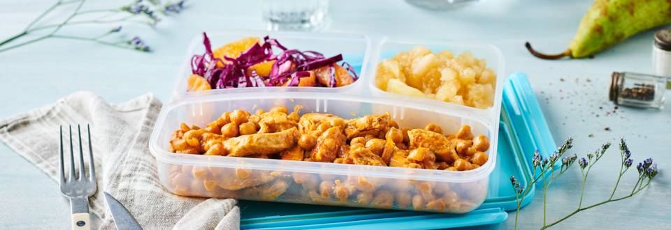 Lunch Box d'hiver : curry de pois chiches au poulet, salade chou rouge et oranges, et compote poires et cannelle