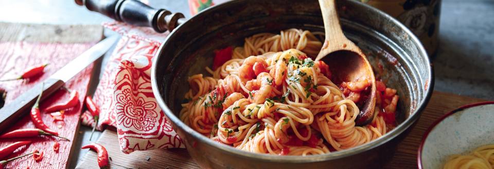 Spaghetti à la sauce tomate et crevettes épicées