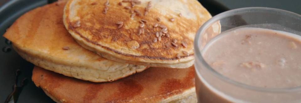 Pancakes à la ricotta et milkshake protéiné végétal