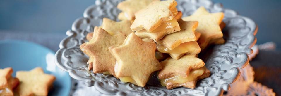 Biscuits de Noël à la pistache fourrés au lemon-curd