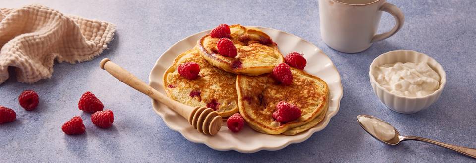 Ces pancakes aux framboises et à la ricotta sont délicieux pour un petit déjeuner ou un brunch. Ils sont moelleux, aériens, parfaits pour se régaler en toute légèreté !